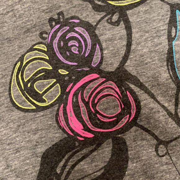 Nollie graphic tee EUC - Picture 4 of 4